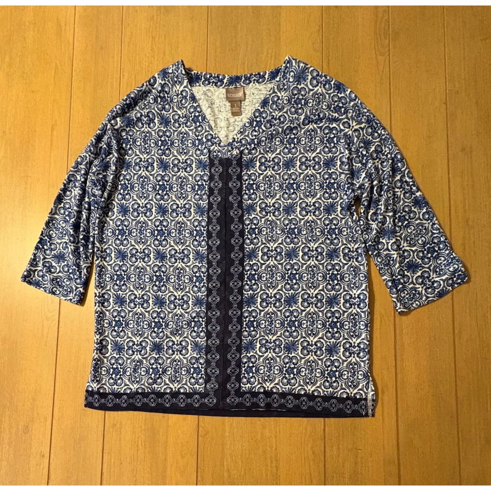 Chico's Medallion Print Top Womens 1 Blue White V-Neck 3/4 Sleeve Coastal Boho